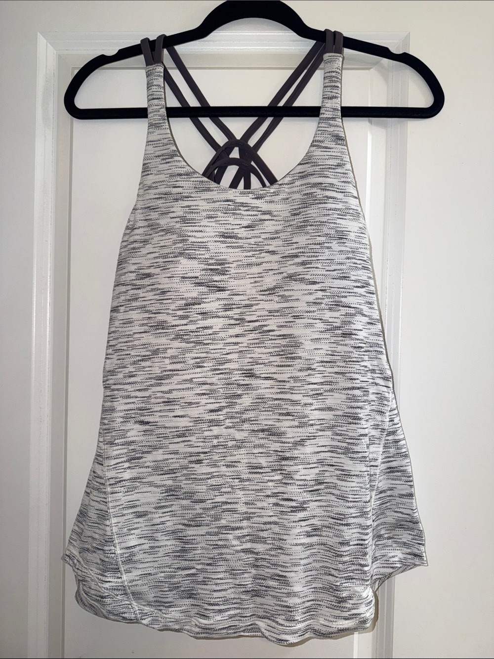 Lululemon Women’s Built in Bra Strappy Scowl Back Tank